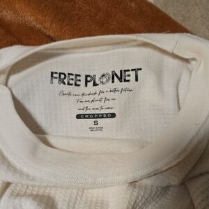Free Planet Off-White Cropped Tee
